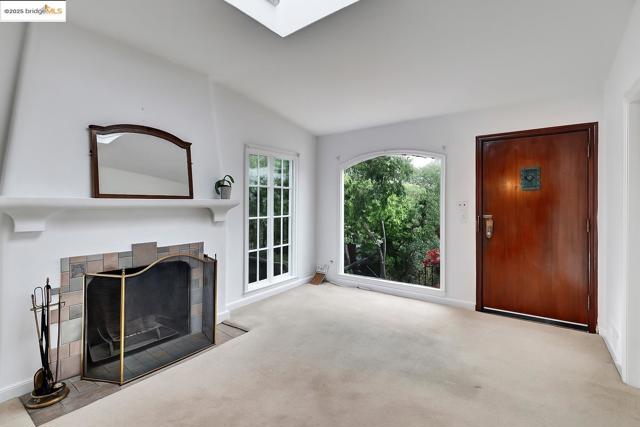 536 Pomona Ave, Albany CA: https://media.crmls.org/mediaz/ff007425-4a7f-46a3-9041-7f4b8b796a2f.jpg