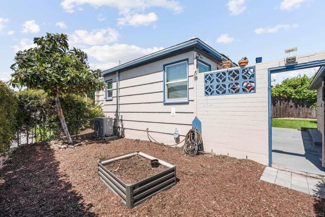 4751 Monroe Ave, San Diego CA: https://media.crmls.org/mediaz/ff010615-c863-4725-b29c-bde517d8cb82.jpg
