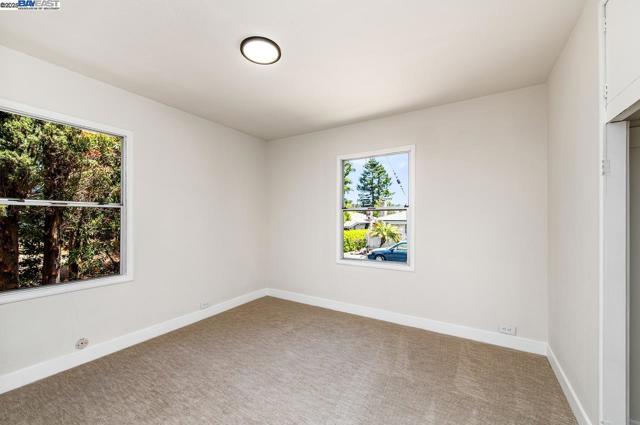 17673 Dorson Ln, Castro Valley CA: https://media.crmls.org/mediaz/ff01be2d-0b78-48dd-beb1-fb43db8c64a6.jpg