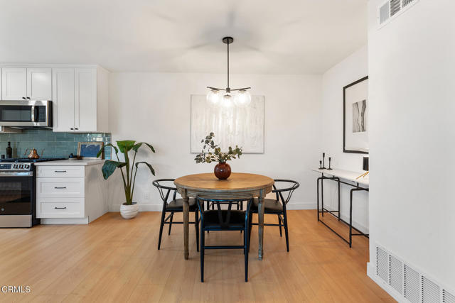 4490 Lubbock Drive, Simi Valley CA: https://media.crmls.org/mediaz/ff0243f6-6d2b-44be-b2db-380d05fb37cb.jpg