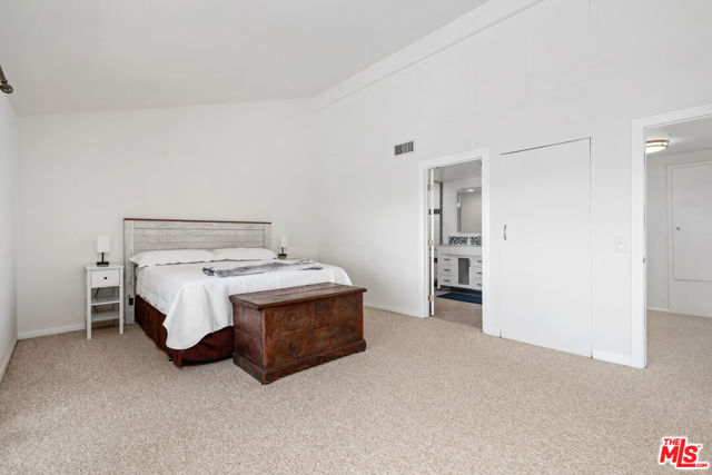 21727 Ulmus Drive, Woodland Hills CA: https://media.crmls.org/mediaz/ff03cce7-95b0-427a-82af-9c0c8ae500ba.jpg