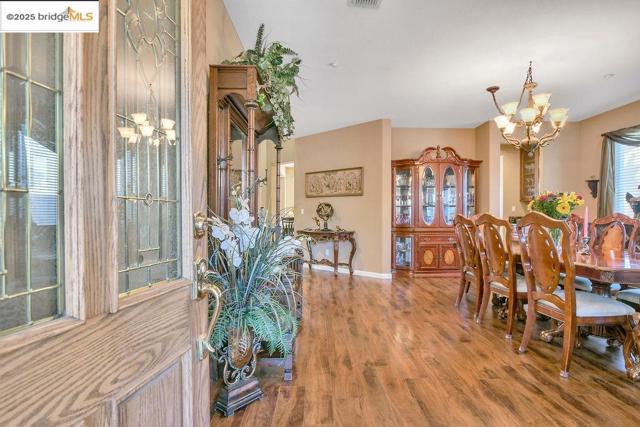 596 Toscanna Court, Brentwood CA: https://media.crmls.org/mediaz/ff0408ae-151f-4639-8520-eb053f06e44e.jpg