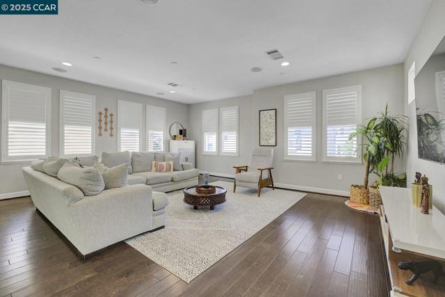 244 Selby Ln, Livermore CA: https://media.crmls.org/mediaz/ff0425f3-be79-4ae9-96b5-9b22fd4087a5.jpg