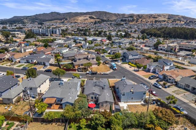 141 Knoll Circle, South San Francisco CA: https://media.crmls.org/mediaz/ff046368-8e20-4d9f-ac73-a283ed07c209.jpg