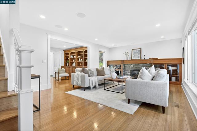 1206 Rimer Dr, Moraga CA: https://media.crmls.org/mediaz/ff04921c-fca3-48bd-af7b-b8519ef6d6ae.jpg