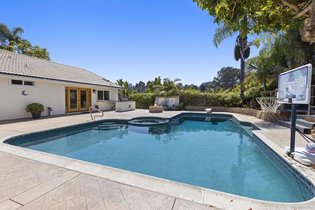 1510 Orangeview Dr, Encinitas CA: https://media.crmls.org/mediaz/ff04ad8d-1d49-4bf6-b8c5-9c041899b86e.jpg