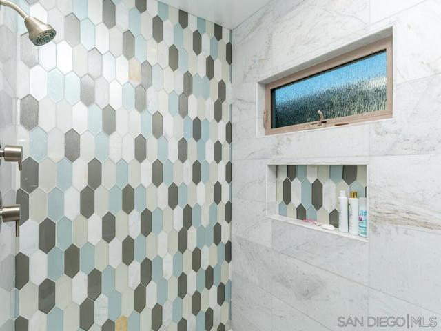 938 Opal St, San Diego CA: https://media.crmls.org/mediaz/ff04ccac-e2d5-4eb5-b47d-fa127121c72b.jpg