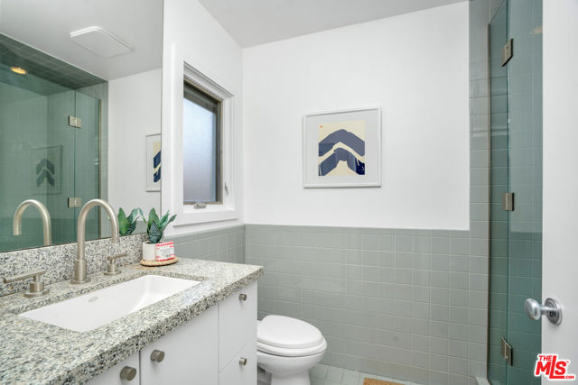 968 Kenfield Avenue, Los Angeles CA: https://media.crmls.org/mediaz/ff04f263-a24b-4632-b947-3ad3cd92ff31.jpg