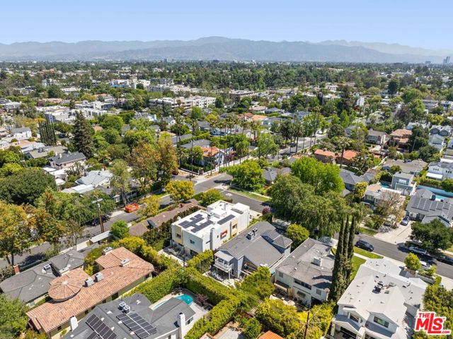 4255 Saint Clair Avenue, Studio City CA: https://media.crmls.org/mediaz/ff051c51-9050-4832-b6b3-a0d53d350c10.jpg