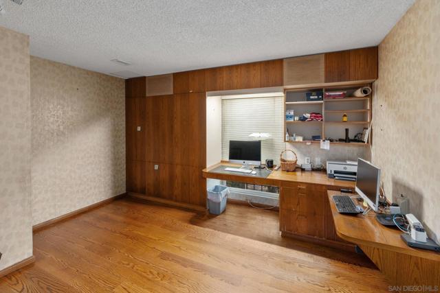 5476 Castle Hills Dr, San Diego CA: https://media.crmls.org/mediaz/ff0560f6-8851-43ac-8886-573d02edb506.jpg