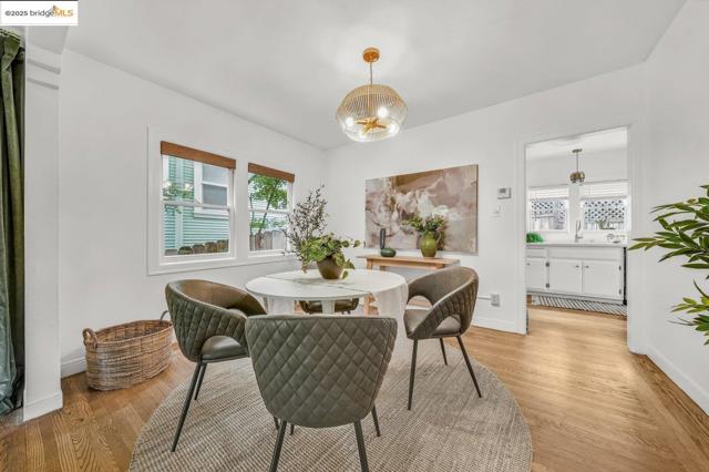 5925 Outlook Ave, Oakland CA: https://media.crmls.org/mediaz/ff05d438-2278-429a-a8f7-6ae0d51f7e76.jpg