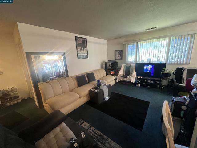 199 Mariner Dr, Vallejo CA: https://media.crmls.org/mediaz/ff060195-031a-4cb5-99d5-07a481b9e010.jpg