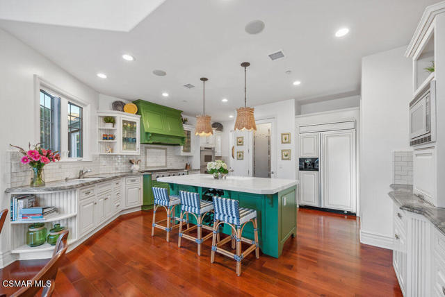 1816 Brittany Park Road, Camarillo CA: https://media.crmls.org/mediaz/ff070156-1527-49b9-a4ff-806ccc1cb4d3.jpg