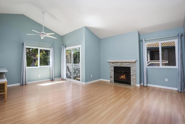 Detail Gallery Image 2 of 26 For 11337 Avenida De Los Lobos #C,  San Diego,  CA 92127 - 2 Beds | 2 Baths