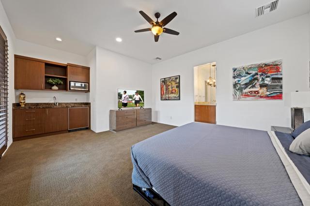 15 Buena Vista Court, Rancho Mirage CA: https://media.crmls.org/mediaz/ff074bf0-01e6-4d0b-94a9-50ae77340c2f.jpg