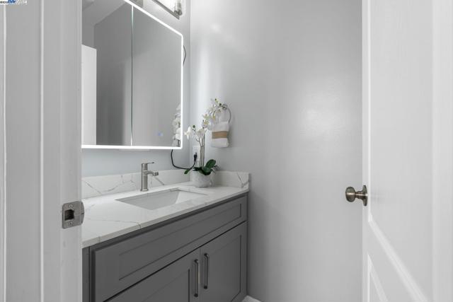 3253 Verde Ct, Pleasanton CA: https://media.crmls.org/mediaz/ff0791f3-421c-48c1-96db-531fa64dbf3c.jpg