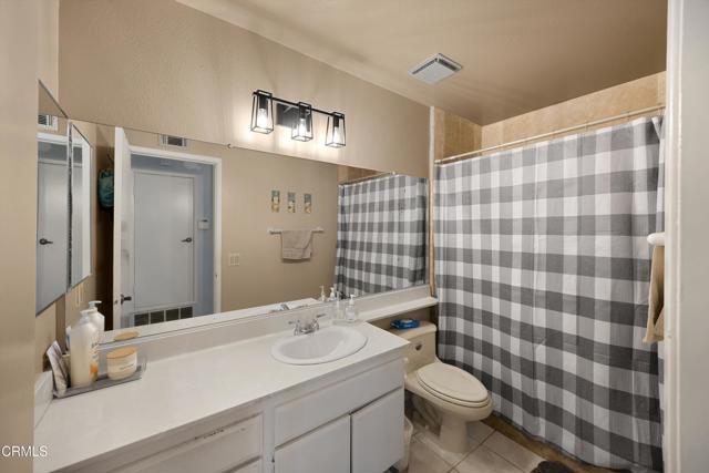 2452 N Teakwood Avenue, Rialto CA: https://media.crmls.org/mediaz/ff07a31d-089f-4e44-9564-1b0e13009a01.jpg