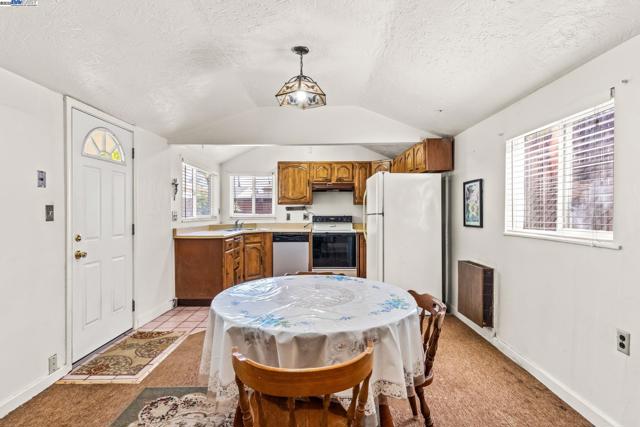 18289 Meekland Ave, Hayward CA: https://media.crmls.org/mediaz/ff07b382-bf65-4562-a93a-1bdd8cb23083.jpg