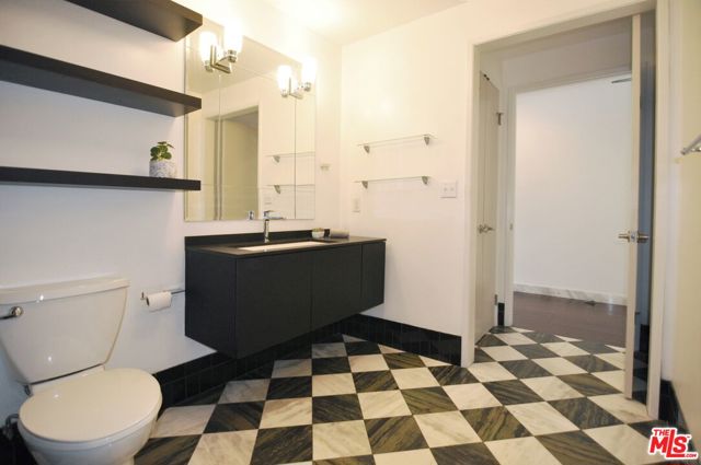 849 S Broadway, Los Angeles CA: https://media.crmls.org/mediaz/ff07f571-b654-49db-af5a-85b6b55cb6c0.jpg