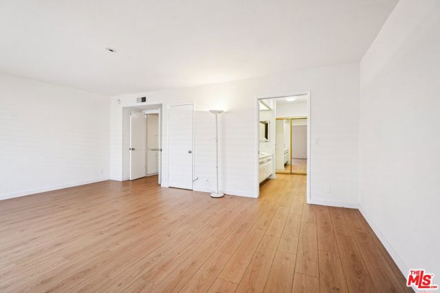 13065 Mindanao Way, Marina del Rey CA: https://media.crmls.org/mediaz/ff08af70-9778-4321-a1a5-41721d345ad9.jpg