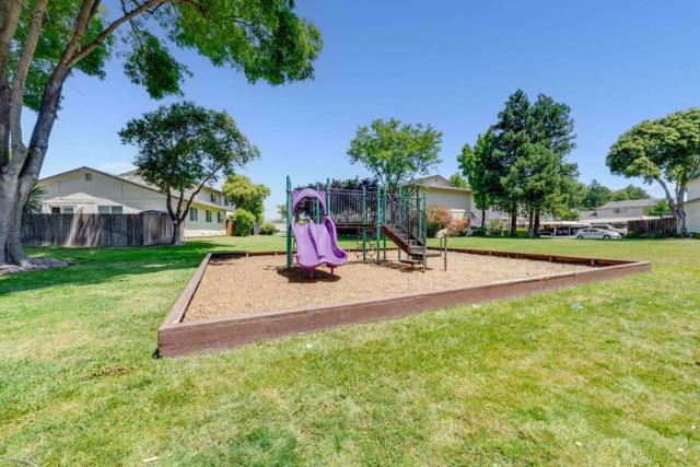 3696 Woodbine Way, Pleasanton CA: https://media.crmls.org/mediaz/ff09db74-66a8-47b0-a1fc-a5f5b7c795fd.jpg
