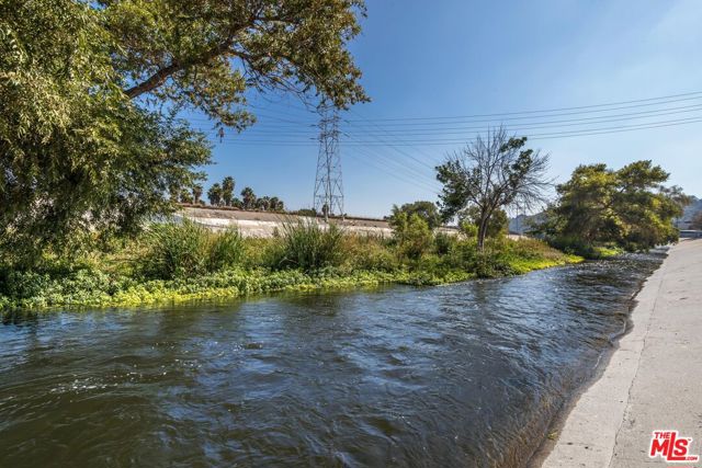 2660 Newell Street, Los Angeles, California 90039, ,Multi-Family,For Sale,Newell,25602195