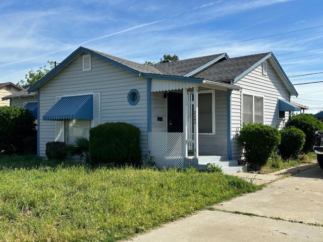 2042 E Mayfair, Fresno CA: https://media.crmls.org/mediaz/ff0abf0b-3b7b-4a75-a5a2-385abe075aee.jpg