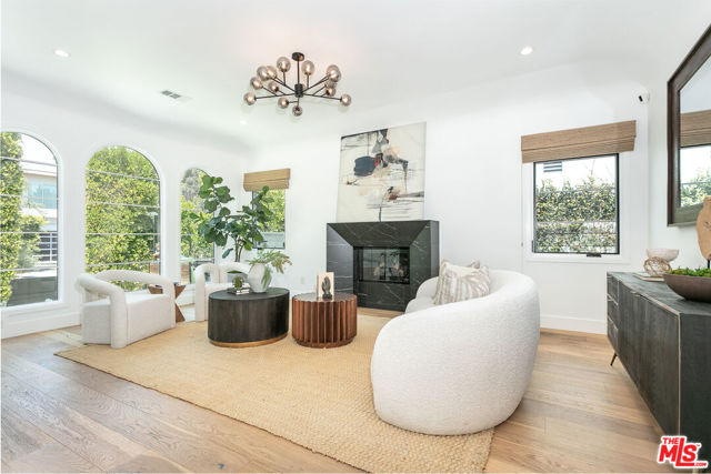 732 N Cherokee Avenue, Los Angeles CA: https://media.crmls.org/mediaz/ff0adc02-85f4-4017-bfa6-fb81347defb1.jpg