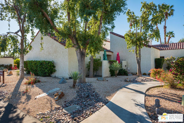 422 Forest Hills Drive, Rancho Mirage CA: https://media.crmls.org/mediaz/ff0af946-ac7d-4d2f-8f7c-d1cfebc8047a.jpg