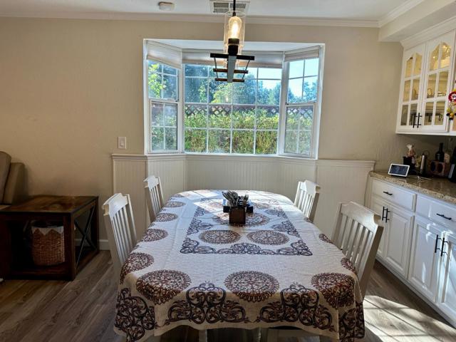135 Green Hill Way, Los Gatos CA: https://media.crmls.org/mediaz/ff0bd210-f618-40ef-b580-54618bae2531.jpg