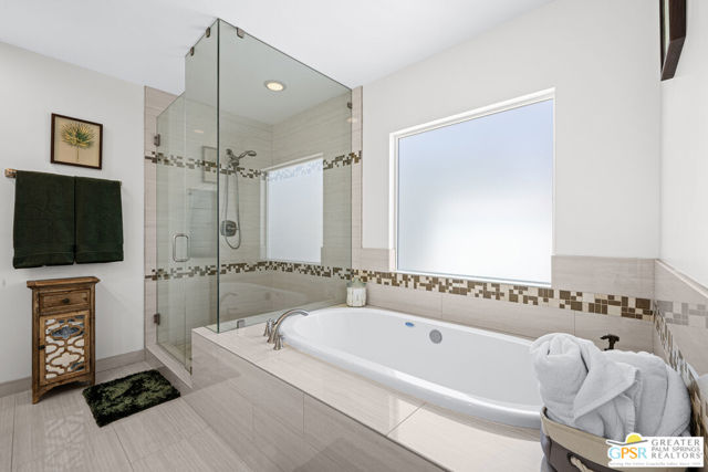 13435 Erwin Street photo 19