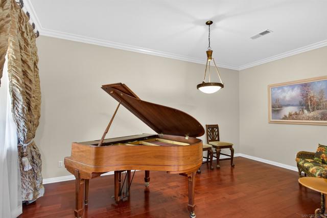 Image 7 of 73 For 18410 Lakepointe Dr