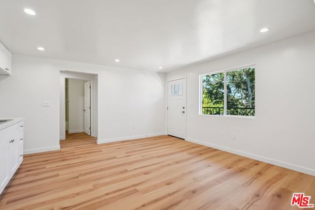 2922 8th Avenue, Los Angeles CA: https://media.crmls.org/mediaz/ff0e8f61-6a6f-44aa-9333-931c75e90eff.jpg