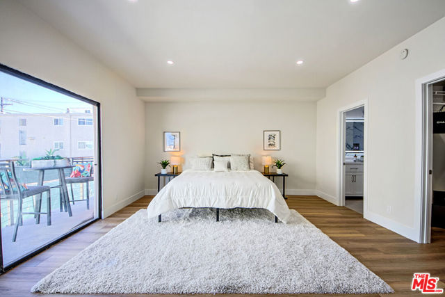 20 Ironsides Street, Marina del Rey CA: https://media.crmls.org/mediaz/ff0ec5a3-5a53-4546-b92e-225fbdf1a72f.jpg