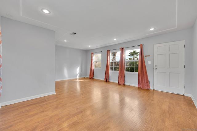 5170 Randlett Dr, La Mesa CA: https://media.crmls.org/mediaz/ff0ef46c-184f-4b6a-be9d-773bd5056198.jpg