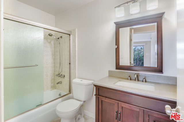3826 Prospect Avenue, Culver City CA: https://media.crmls.org/mediaz/ff0f3735-d065-441e-8e70-b6796580ec10.jpg