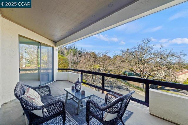 3711 Terra Granada, Walnut Creek CA: https://media.crmls.org/mediaz/ff0fc334-f9d0-4411-b5a6-680ddbc0fa7b.jpg