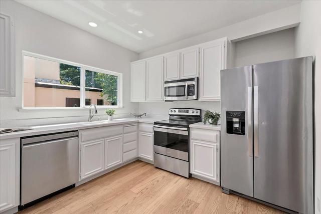 1107 Palm Avenue, San Mateo CA: https://media.crmls.org/mediaz/ff114c50-b2c0-488e-9abb-0e37d4ca2da1.jpg
