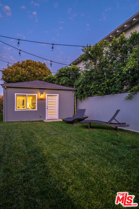 4370 Beck Avenue, Studio City CA: https://media.crmls.org/mediaz/ff116bf5-2f7d-413e-845e-84458b8c3a33.jpg