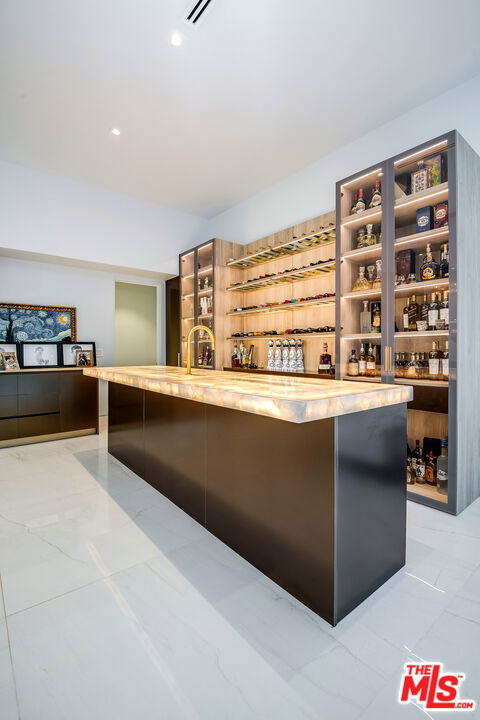 16601 Park Lane Circle, Los Angeles CA: https://media.crmls.org/mediaz/ff117415-9239-4000-bad7-c7050d593c5b.jpg