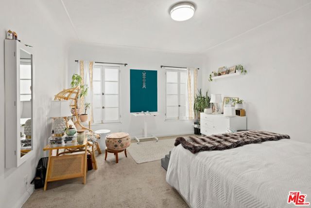 1118 S Crescent Heights Boulevard, Los Angeles CA: https://media.crmls.org/mediaz/ff11f532-8309-4987-8238-1cc93f77ad41.jpg