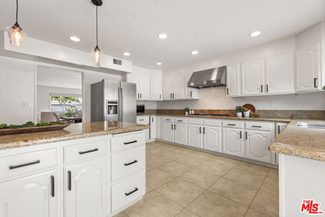 8005 Georgetown Avenue, Los Angeles CA: https://media.crmls.org/mediaz/ff12237a-ceff-4661-8314-038a10168b42.jpg