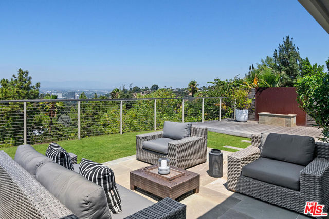 3482 Vista Haven Road, Sherman Oaks CA: https://media.crmls.org/mediaz/ff123d9a-c9ca-4e9d-8735-b88bdf203de0.jpg