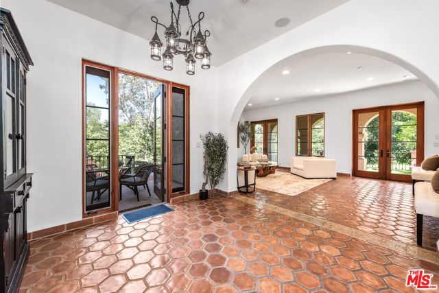 5850 Lapworth Drive, Agoura Hills CA: https://media.crmls.org/mediaz/ff134e45-9dd0-46d3-81c8-7189f58d1d50.jpg