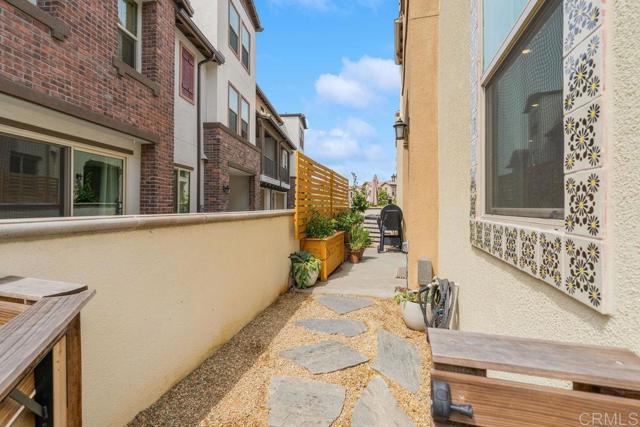 Detail Gallery Image 8 of 69 For 1763 Laurelwood Way, Oceanside,  CA 92057 - 3 Beds | 2/1 Baths