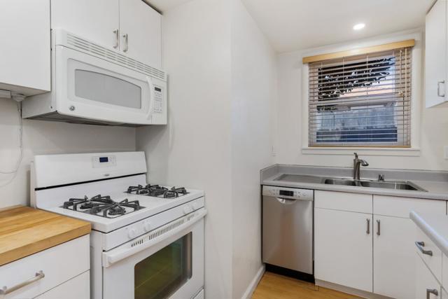390 36th Avenue, Santa Cruz CA: https://media.crmls.org/mediaz/ff13b77b-eac8-4b82-a5e9-df5550accae8.jpg