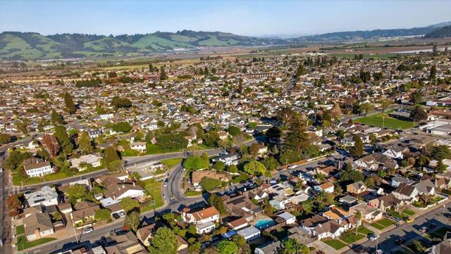 65 Monte Vista Avenue, Watsonville CA: https://media.crmls.org/mediaz/ff13fe11-114c-44f8-ae44-88c539be5bb6.jpg