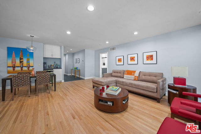 8530 Holloway Drive, West Hollywood CA: https://media.crmls.org/mediaz/ff142c60-09ec-4bce-8792-b30518553600.jpg