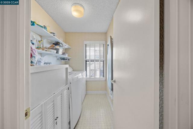 3800 Terra Granada Dr, Walnut Creek CA: https://media.crmls.org/mediaz/ff159434-6b02-43d8-a517-23fea76c141e.jpg