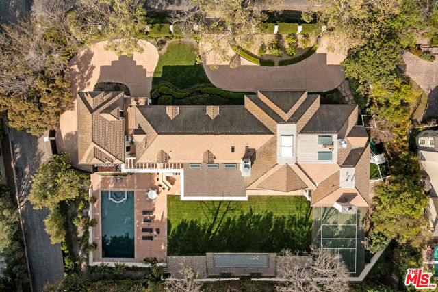 3901 Longridge Avenue, Sherman Oaks CA: https://media.crmls.org/mediaz/ff15a615-6989-4762-a681-42d2b7d07b4f.jpg